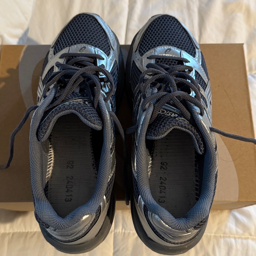 ASICS Men's Silver and Gray Athletic Shoes - Picture 7 of 8